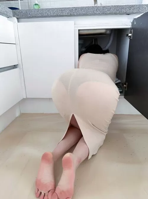 무언가 갈구하는 뒤태 무언가 갈구하는 뒤태